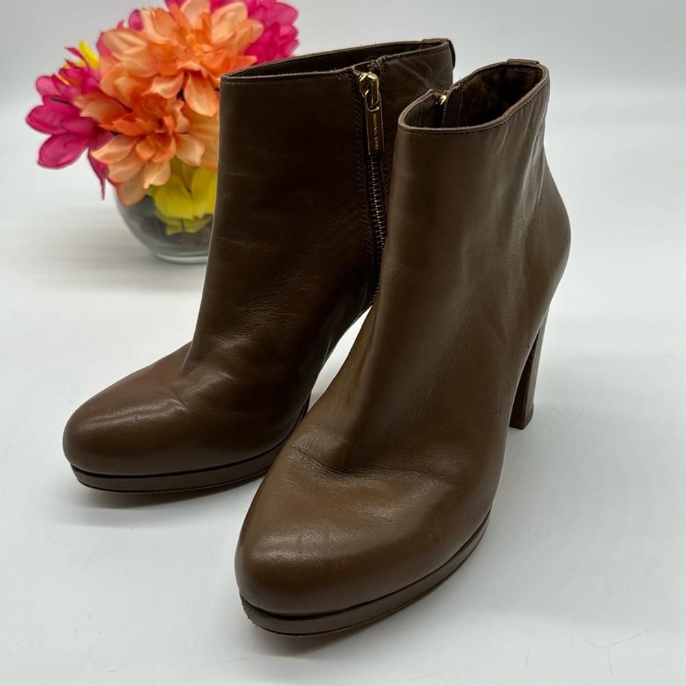 Michael Michael Kors Carmel Color Heeled Leather Boot Size 6.5 MCA6898